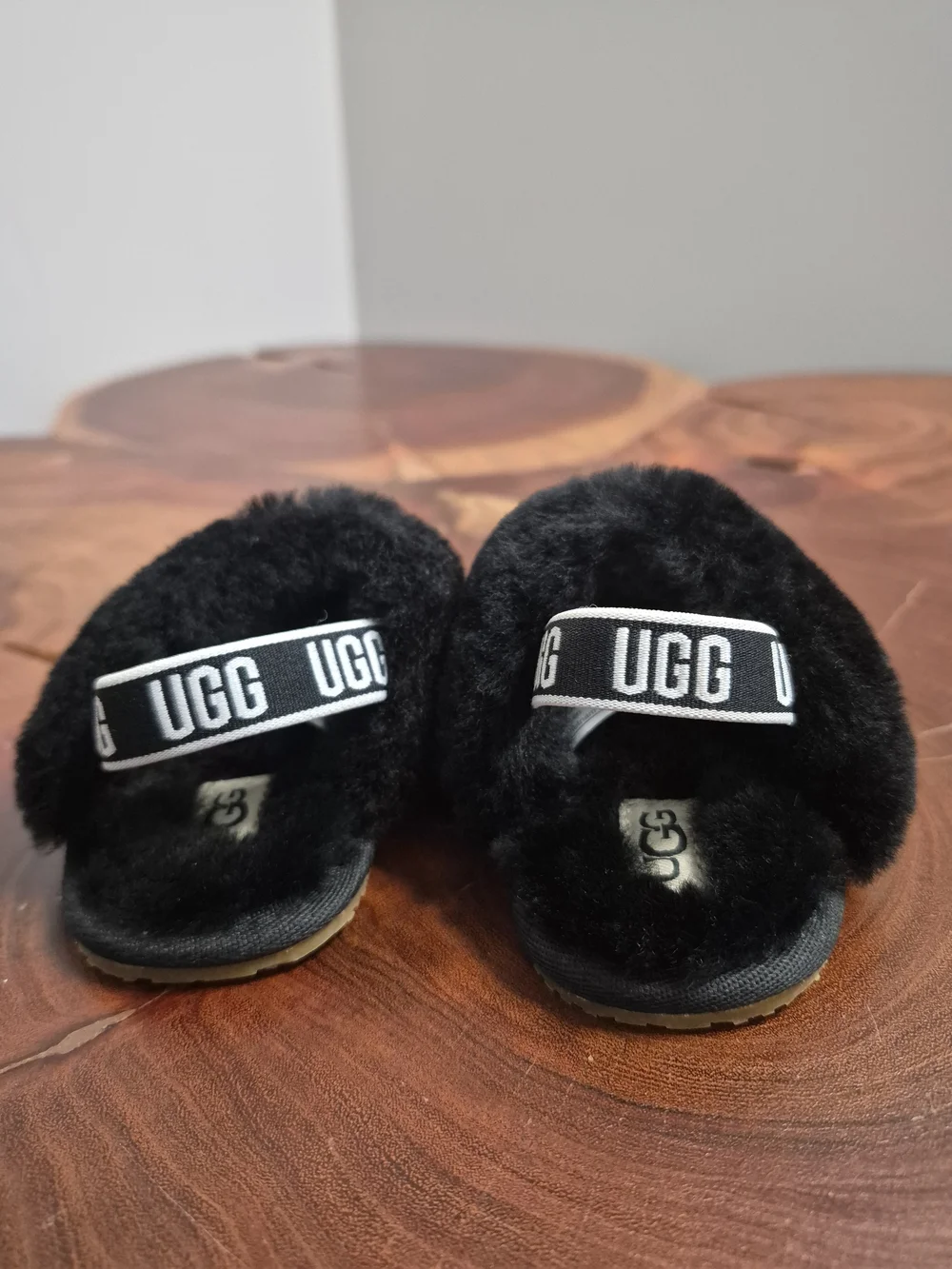 UGG Infant Fluff Yeah Slide Sandals Black - 2/3 S 9-12mo